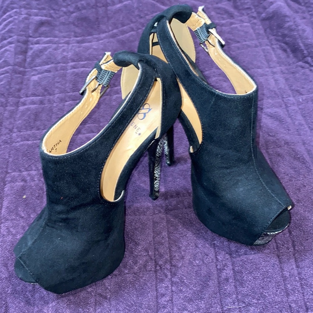 Scene by ShoeDazzle Black & Snakeskin Peep-Toe Heel